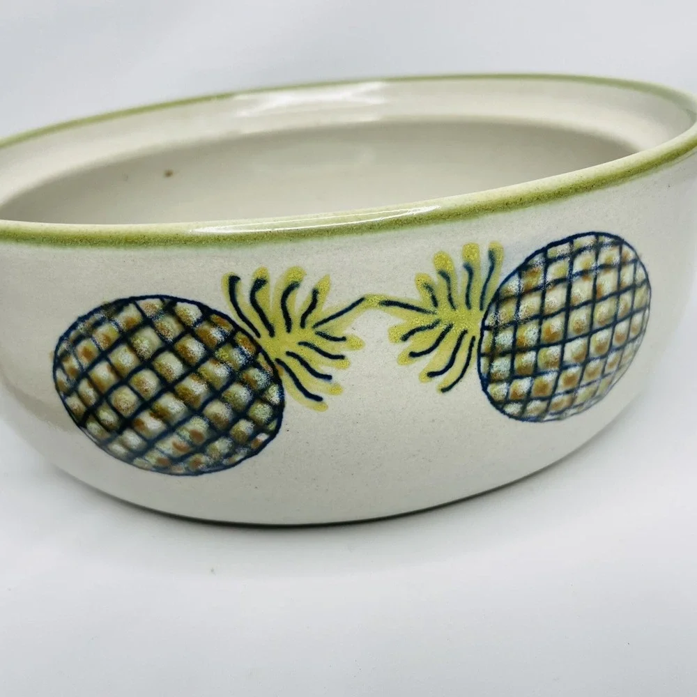 Louisville Pottery Stoneware Pineapple Print 2 qt. Round Covered Casserole w/Lid